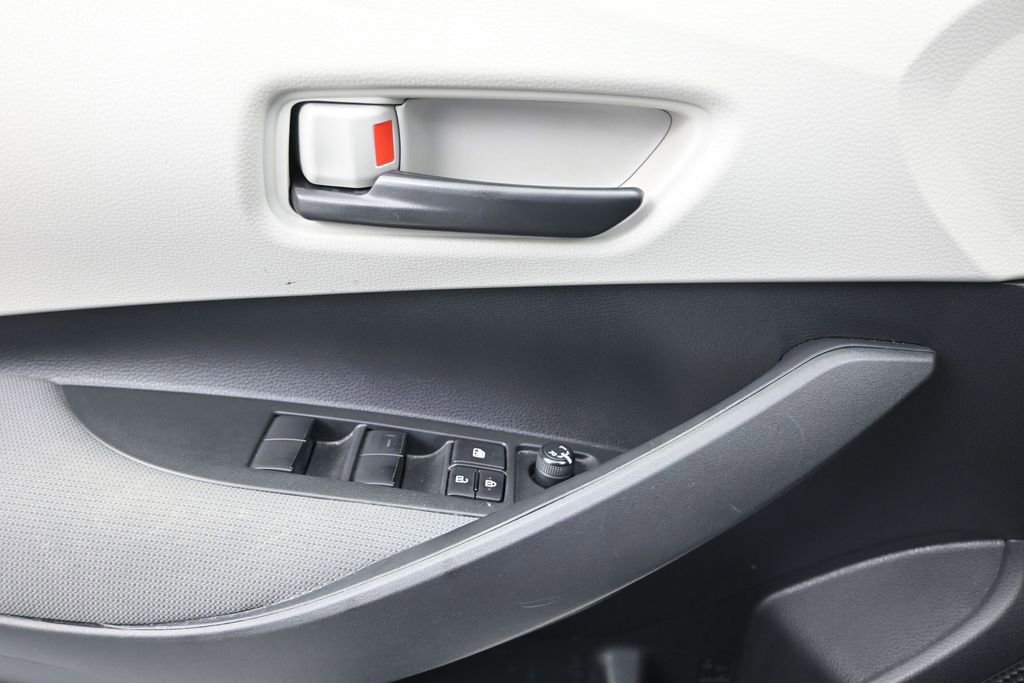 Used 2022 Toyota Corolla LE FWD image 17