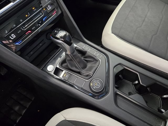 Used 2025 Volkswagen Taos SE AWD/4WD image 22