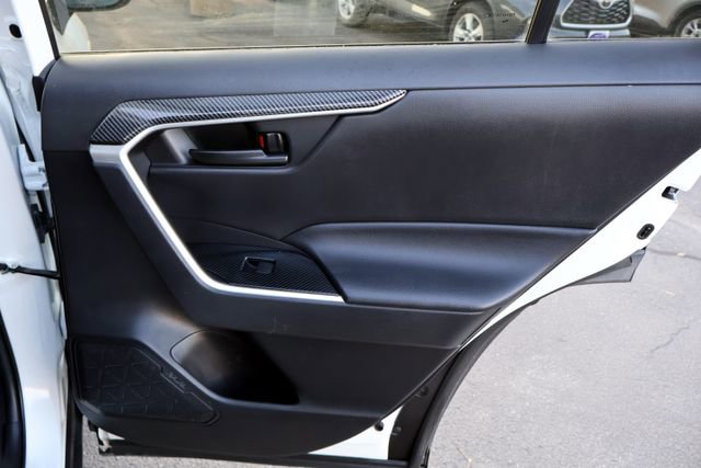 Used 2021 Toyota RAV4 LE image 18