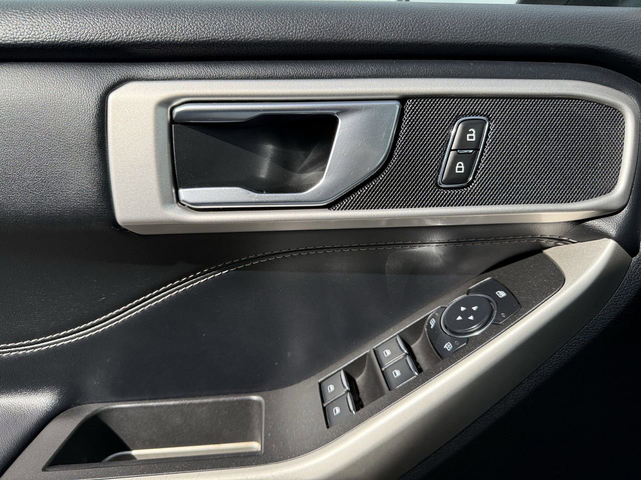 Certified 2023 Ford Explorer XLT RWD image 24