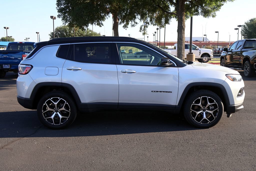 Used 2025 Jeep Compass Limited AWD/4WD image 13