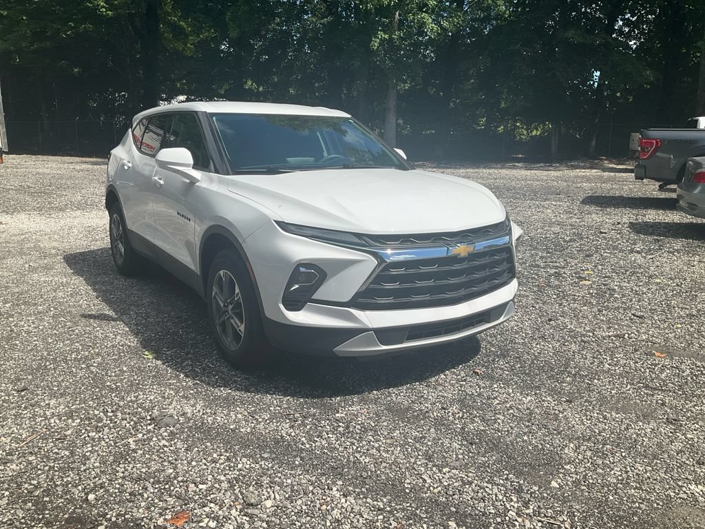 Used 2023 Chevrolet Blazer LT FWD image 3
