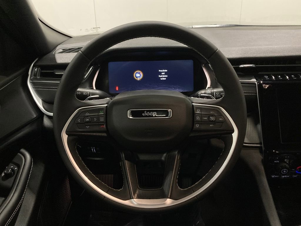 Used 2025 Jeep Grand Cherokee Laredo X image 18