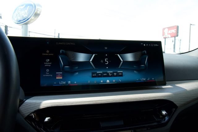 Used 2025 BMW 430i Convertible w/ Premium Package RWD image 22