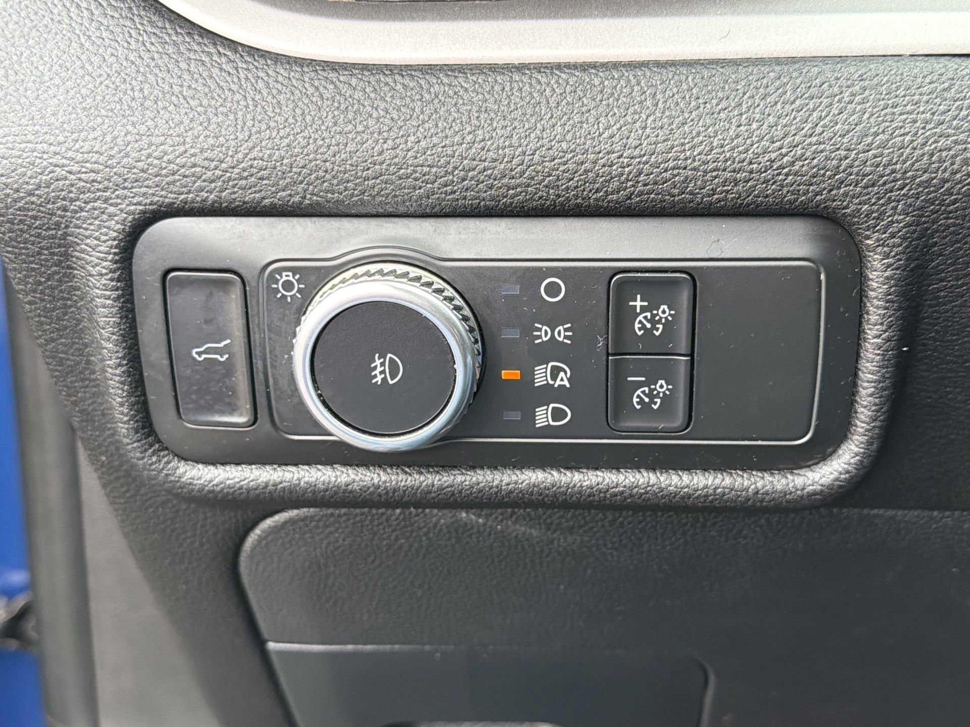 Certified 2022 Ford Explorer XLT w/ Equipment Group 202A image 23