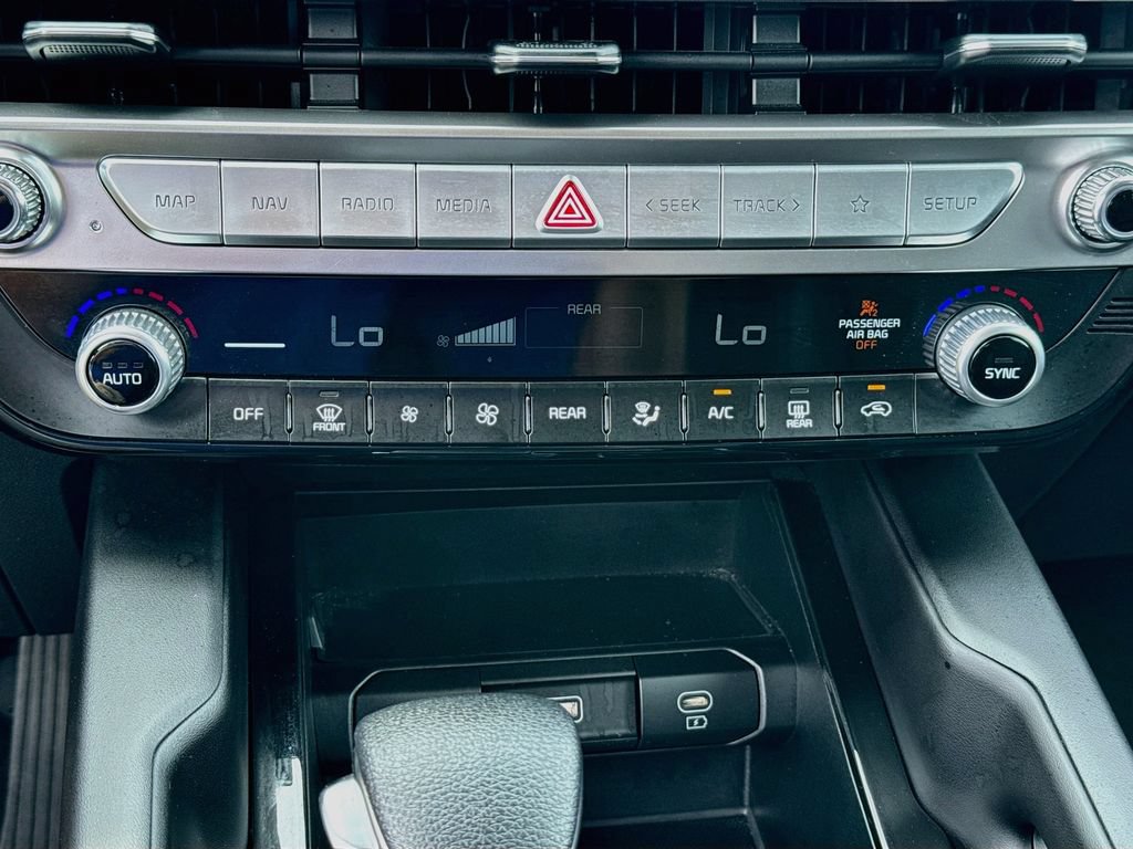 Used 2025 Kia Telluride LX FWD image 16