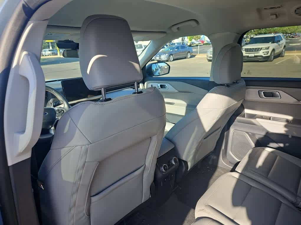 Certified 2025 Ford Explorer Active w/ Active Comfort Package AWD/4WD image 12