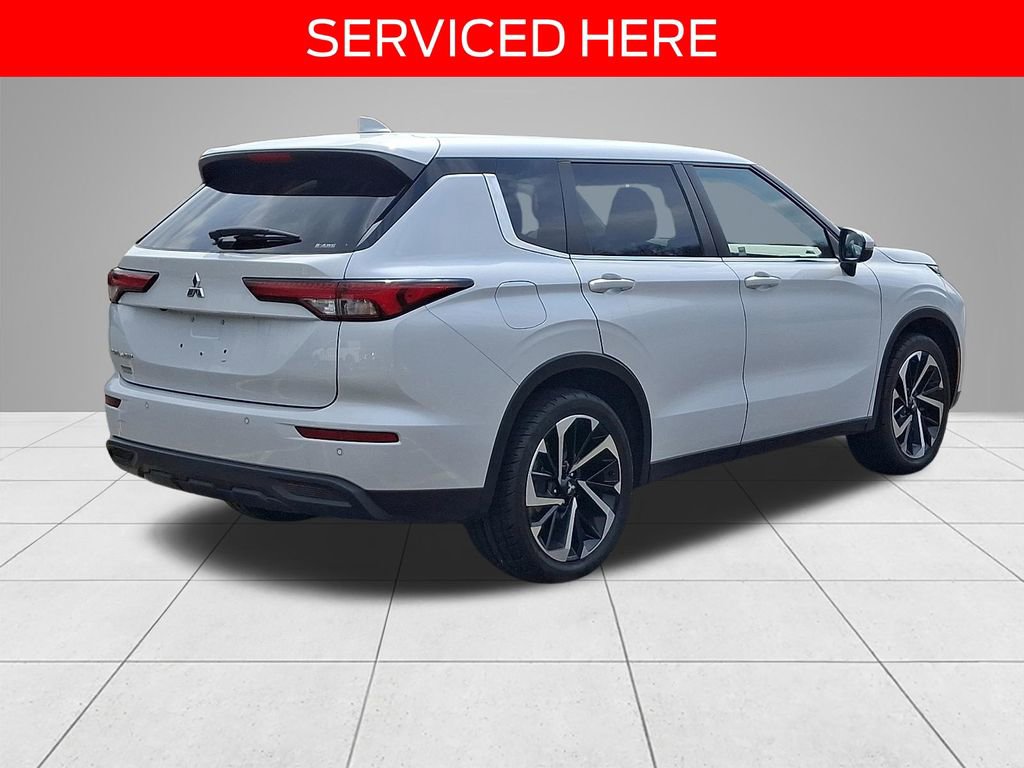 Used 2022 Mitsubishi Outlander ES AWD/4WD image 4