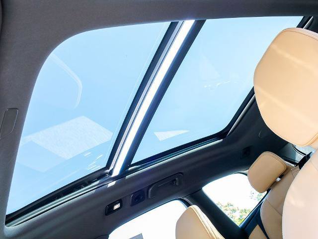 Used 2023 Volvo XC60 B5 Ultimate w/ Climate Package image 21