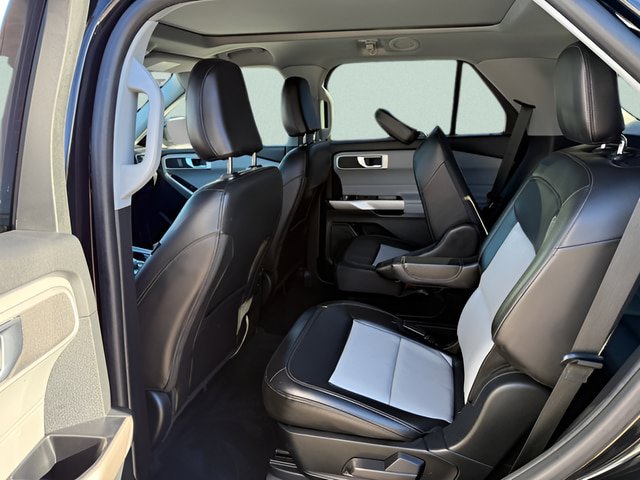 Certified 2022 Ford Explorer XLT w/ Equipment Group 202A AWD/4WD image 5