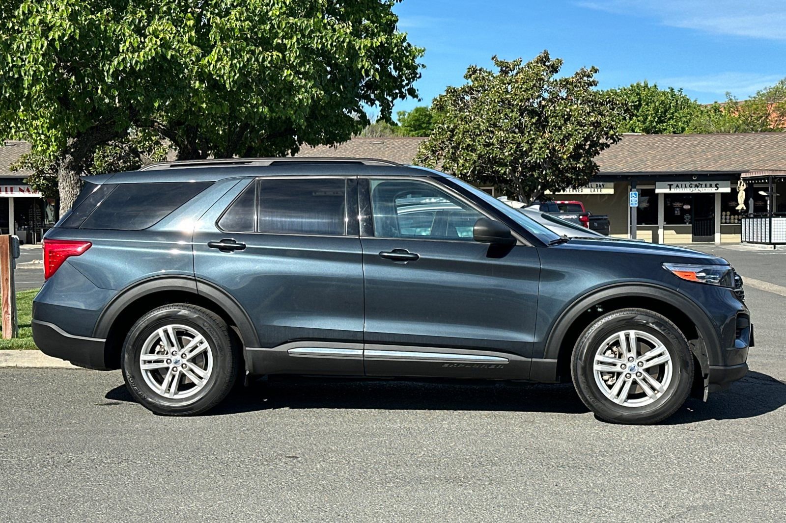 Certified 2022 Ford Explorer XLT image 7