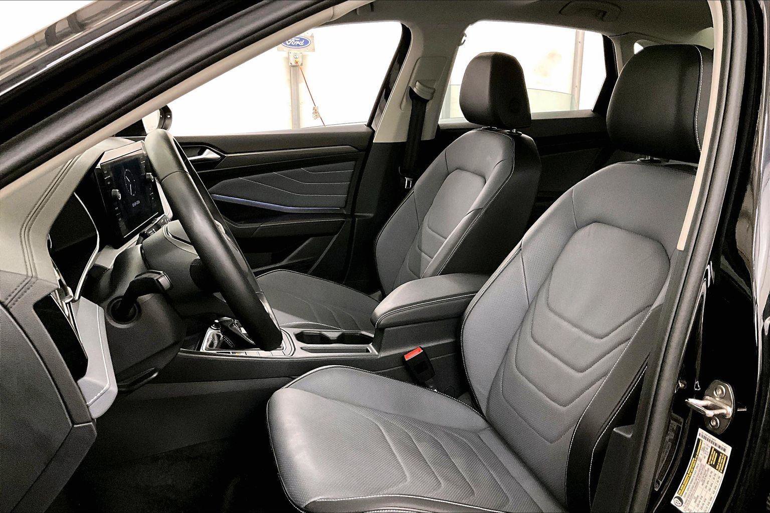 Used 2025 Volkswagen Jetta SEL image 24