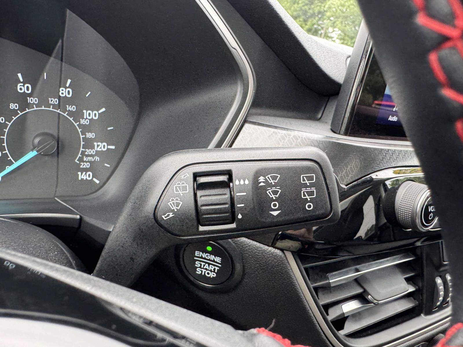 Certified 2022 Ford Escape SEL w/ SEL Stealth AWD Package image 40