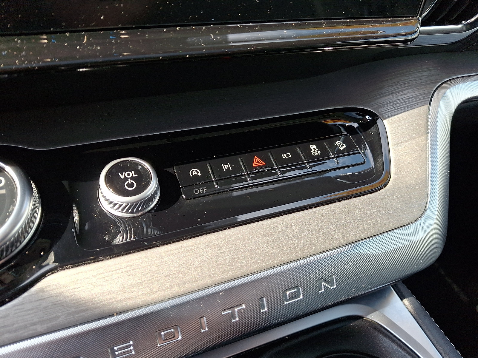 Certified 2025 Ford Expedition Platinum AWD/4WD image 17