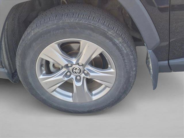 Used 2022 Toyota RAV4 XLE w/ Convenience Package AWD/4WD image 12