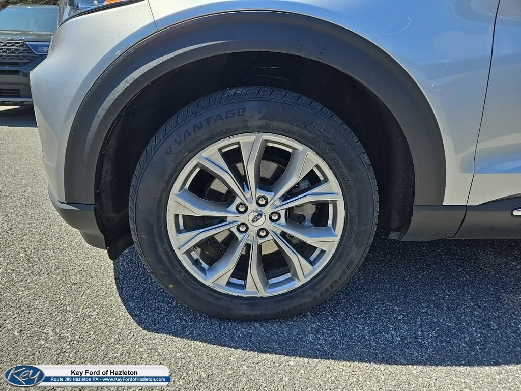 Certified 2023 Ford Explorer XLT w/ Equipment Group 202A AWD/4WD image 9