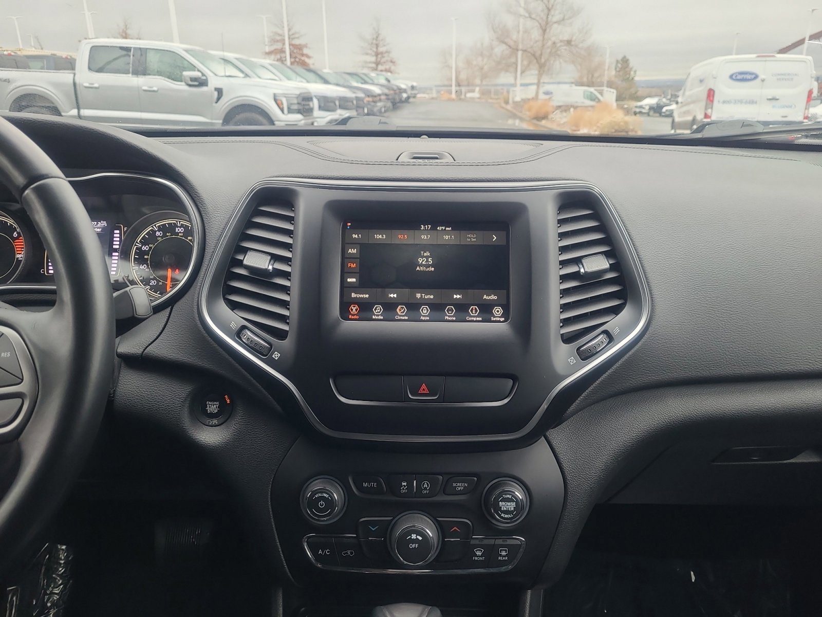 Used 2019 Jeep Cherokee Latitude Plus image 12