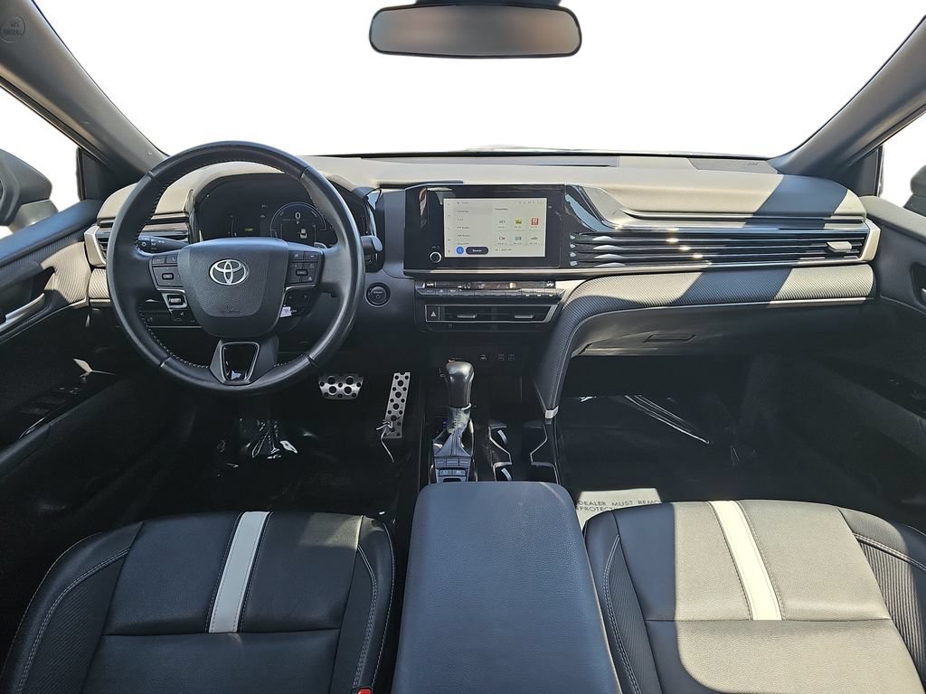 Used 2025 Toyota Camry SE FWD image 9