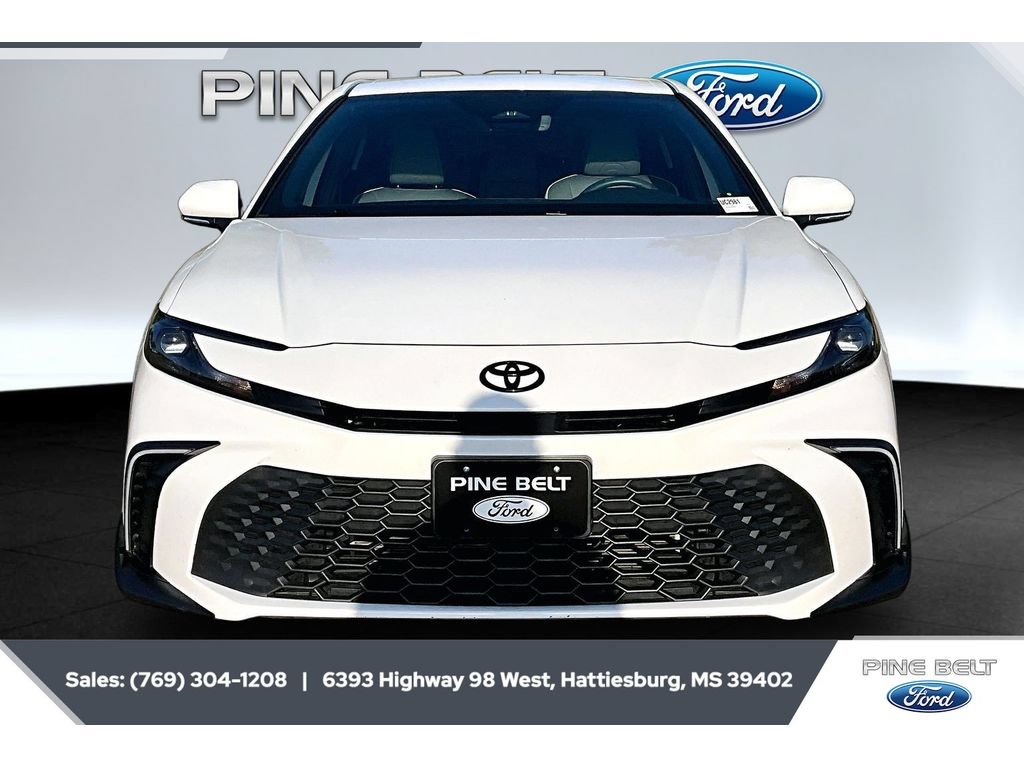 Used 2025 Toyota Camry SE w/ Convenience Package FWD image 3