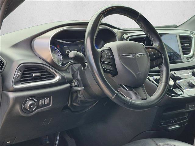 Used 2018 Chrysler Pacifica Touring-L Plus FWD image 7