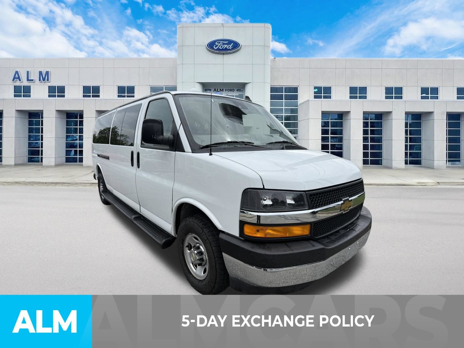 Used 2025 Chevrolet Express 3500 LT w/ LT Preferred Equipment Group RWD image 3