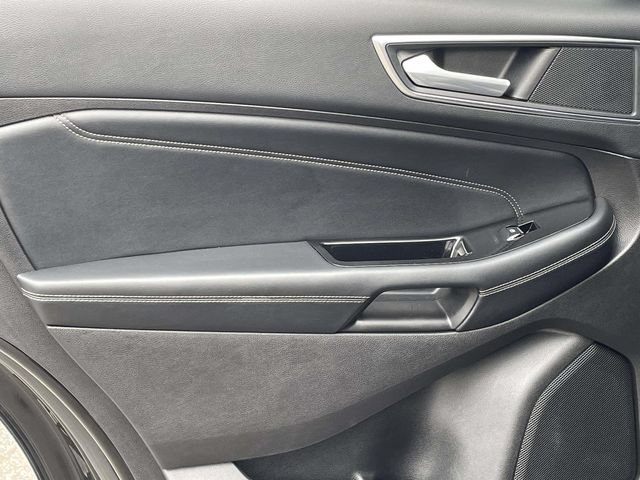 Certified 2017 Ford Edge Titanium w/ Technology Package FWD image 11