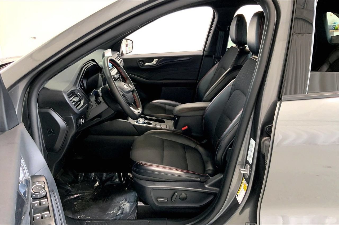Certified 2025 Ford Escape ST-Line Select AWD/4WD image 18