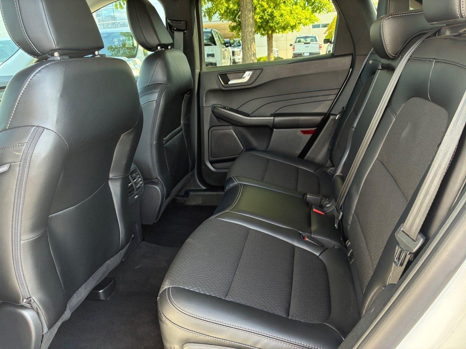 Certified 2025 Ford Escape SE FWD image 17
