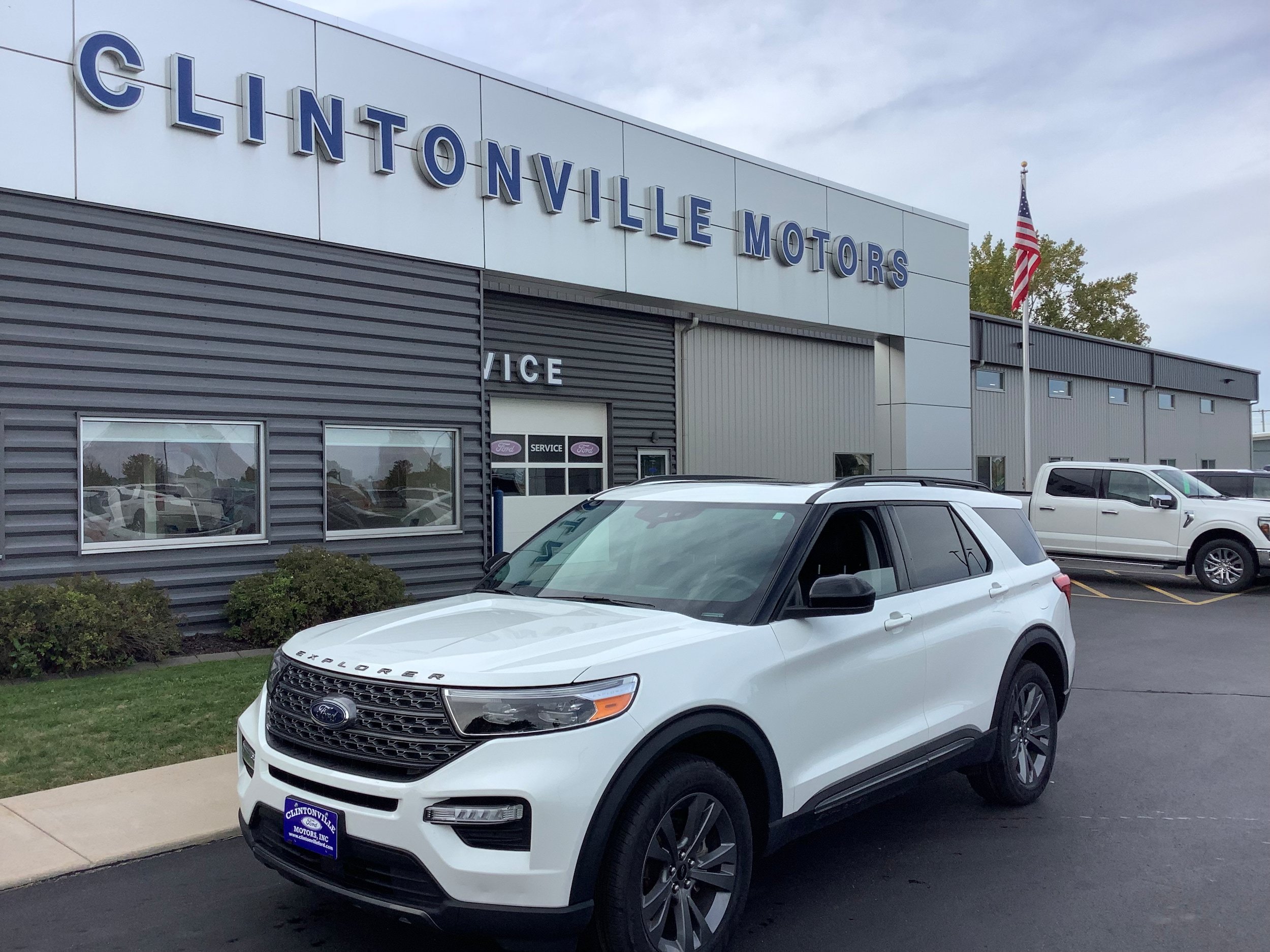 Certified 2024 Ford Explorer XLT w/ Equipment Group 202A