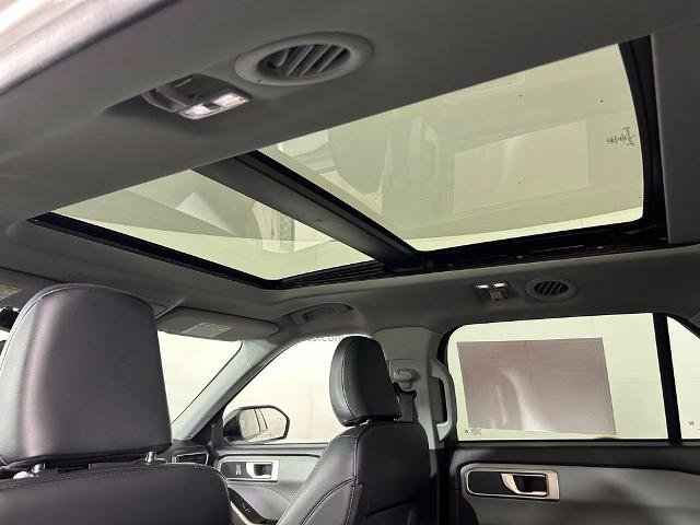 Certified 2022 Ford Explorer XLT w/ Equipment Group 202A AWD/4WD image 14