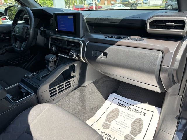 Used 2025 Toyota Tacoma SR5 AWD/4WD image 27