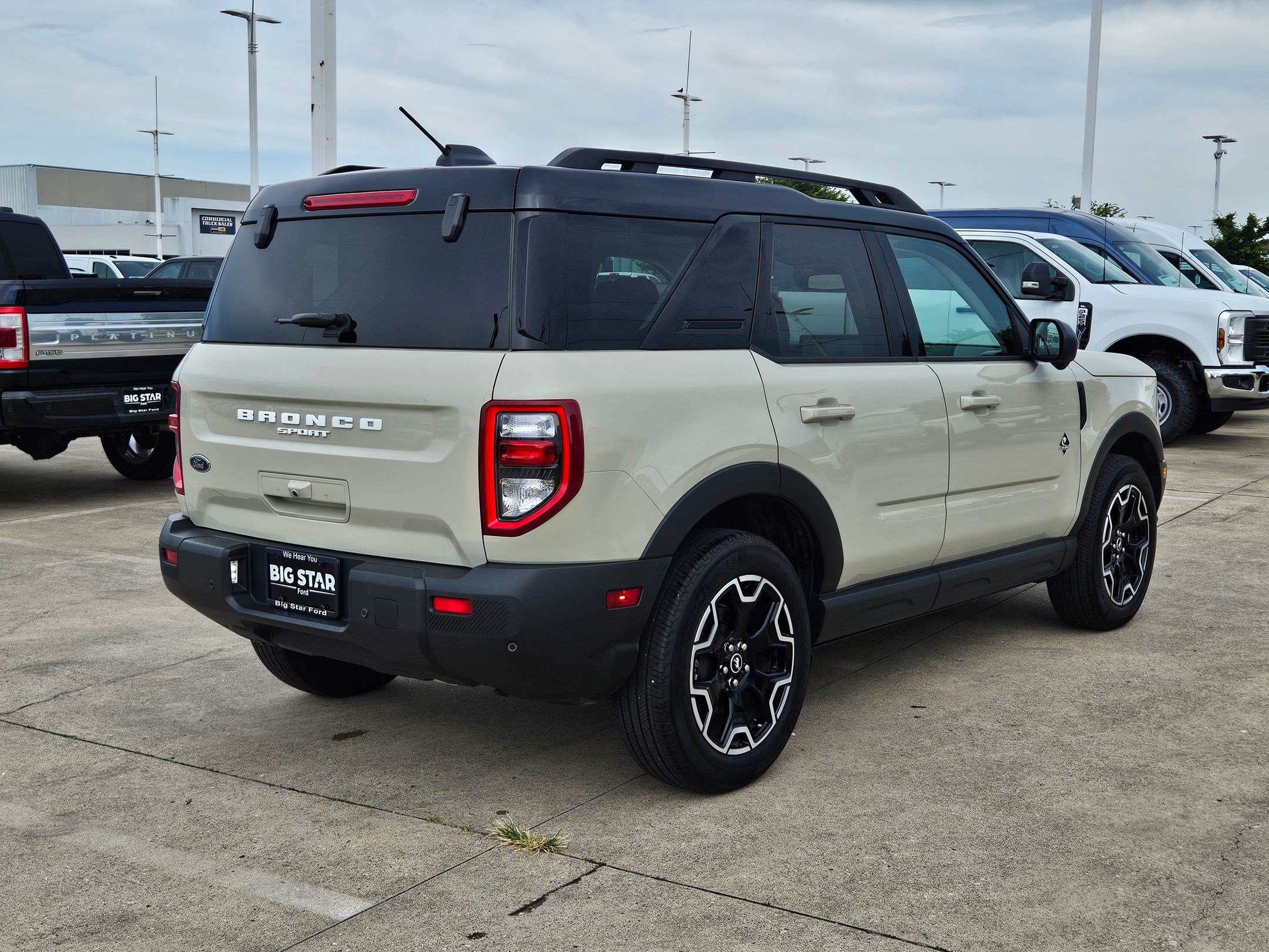 Certified 2025 Ford Bronco Sport Outer Banks w/ Outer Banks Tech Package+ AWD/4WD image 3