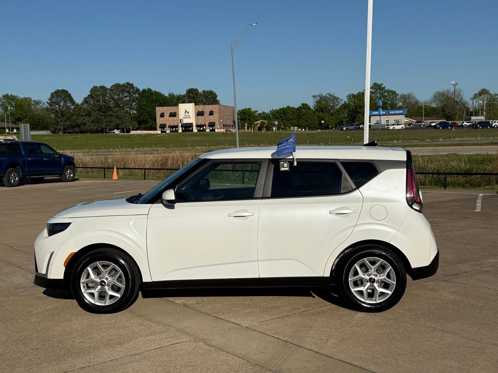 Used 2024 Kia Soul LX w/ Option Group 015 FWD image 3