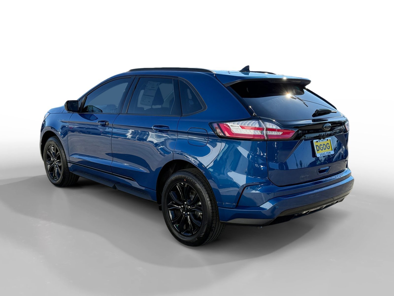 Certified 2024 Ford Edge SE w/ Black Appearance Package image 5