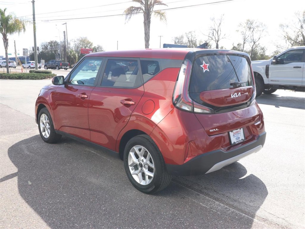Used 2025 Kia Soul LX w/ LX Technology Package image 3