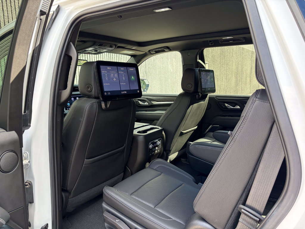 Used 2021 GMC Yukon Denali w/ Denali Premium Package AWD/4WD image 18