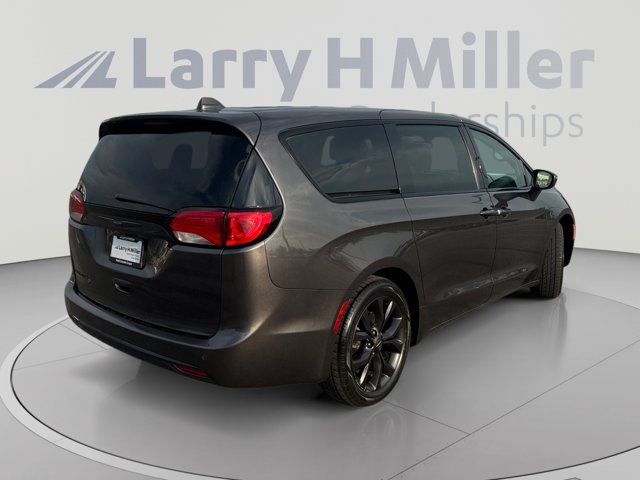 Used 2019 Chrysler Pacifica Touring Plus w/ S Appearance Package FWD image 5