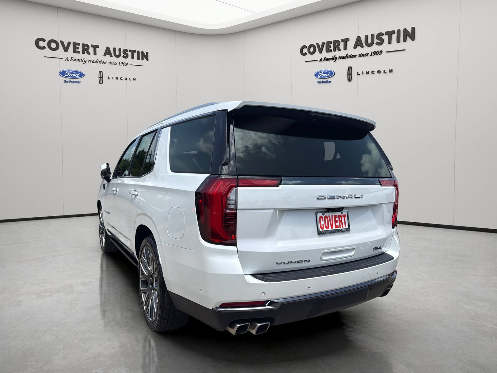 Used 2025 GMC Yukon Denali Ultimate AWD/4WD image 4