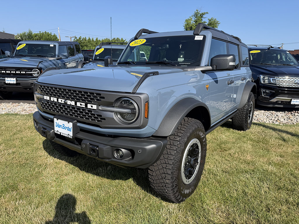 Certified 2023 Ford Bronco Badlands w/ Sasquatch Package AWD/4WD image 9