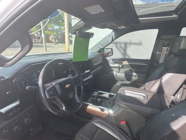 Used 2022 Chevrolet Silverado 1500 High Country w/ Technology Package AWD/4WD image 32