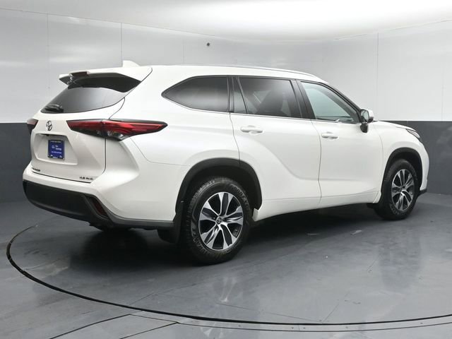 Used 2021 Toyota Highlander XLE AWD/4WD image 7