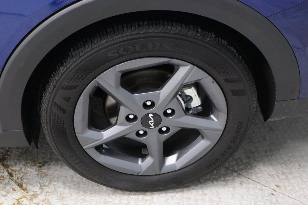 Used 2025 Kia K4 LXS image 17