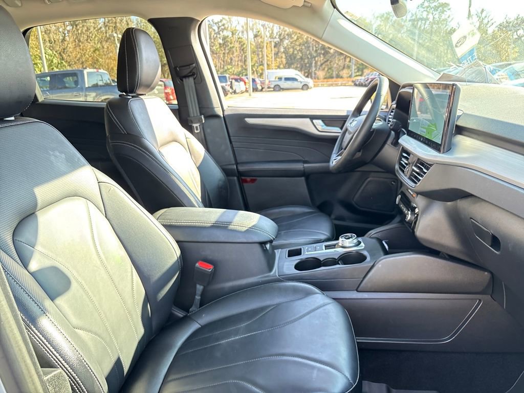 Certified 2025 Ford Escape SE w/ PHEV Premium Package image 28