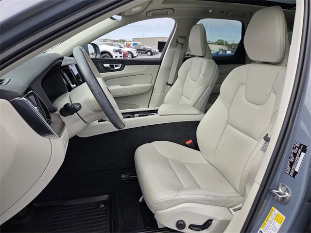 Used 2022 Volvo XC60 B5 Momentum image 9