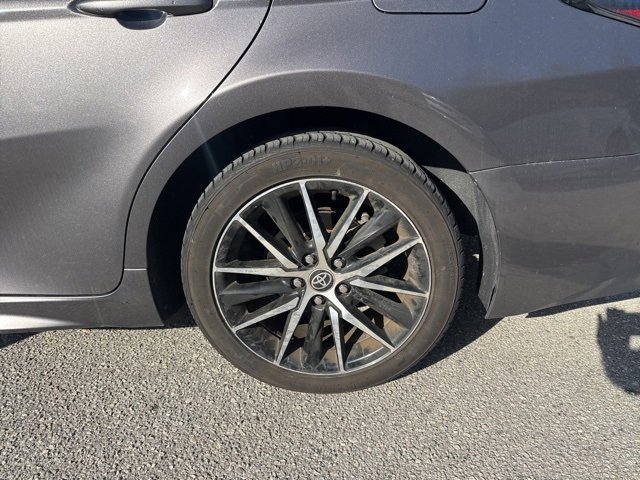 Used 2022 Toyota Camry SE w/ Carpet Mat Package (TMS) image 14