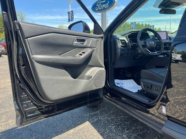 Used 2024 Nissan Rogue SV AWD/4WD image 9