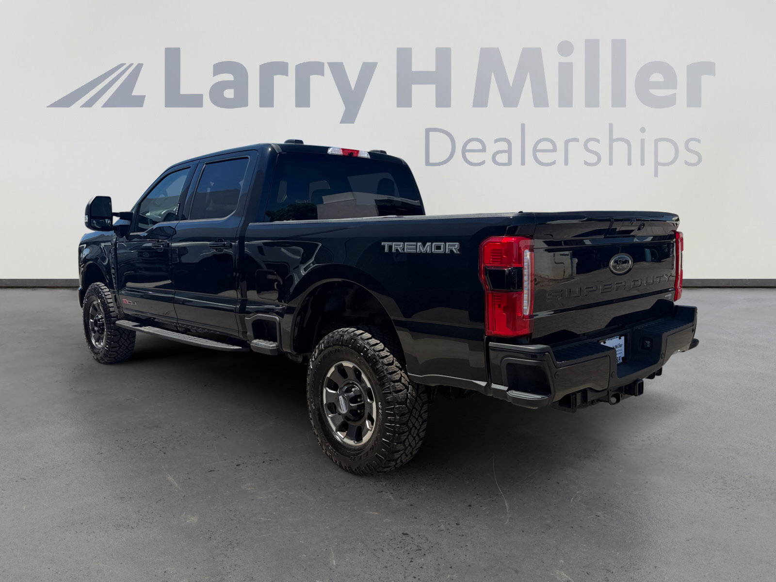 Certified 2024 Ford F250 XLT w/ Black Appearance Package AWD/4WD image 3