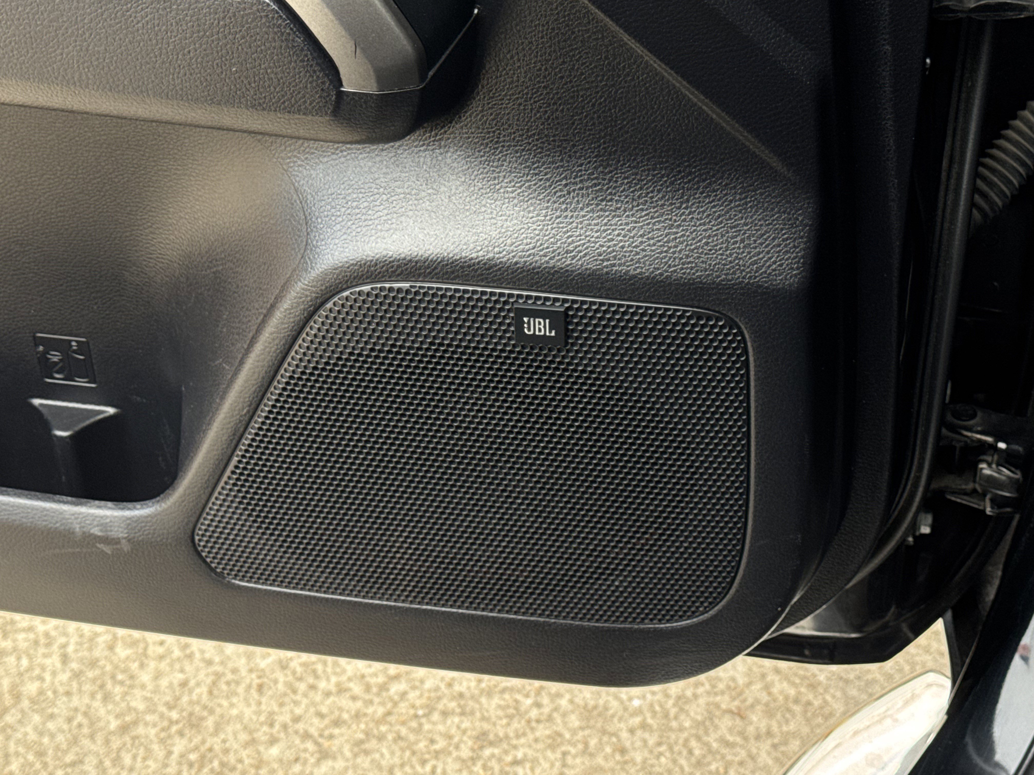 Used 2020 Toyota Tacoma Limited image 28