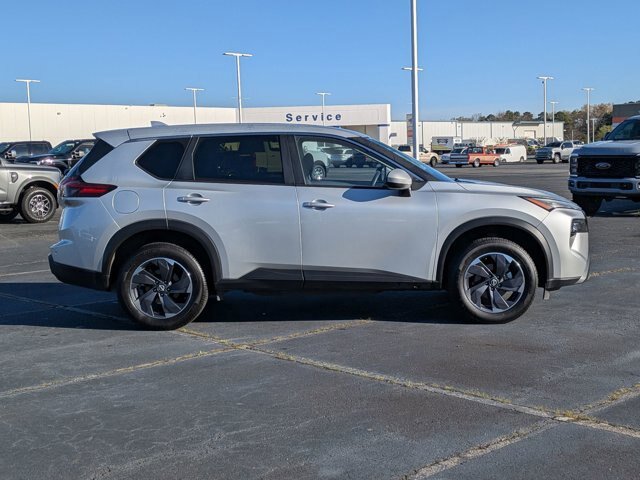 Used 2024 Nissan Rogue SV AWD/4WD image 3