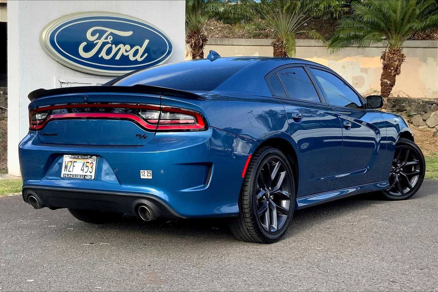 Used 2023 Dodge Charger R/T w/ Blacktop Package image 3